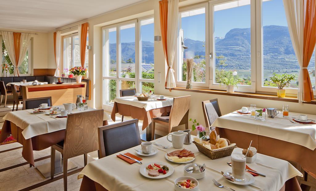 Hotel Residence Pernhof Termeno Esterno foto